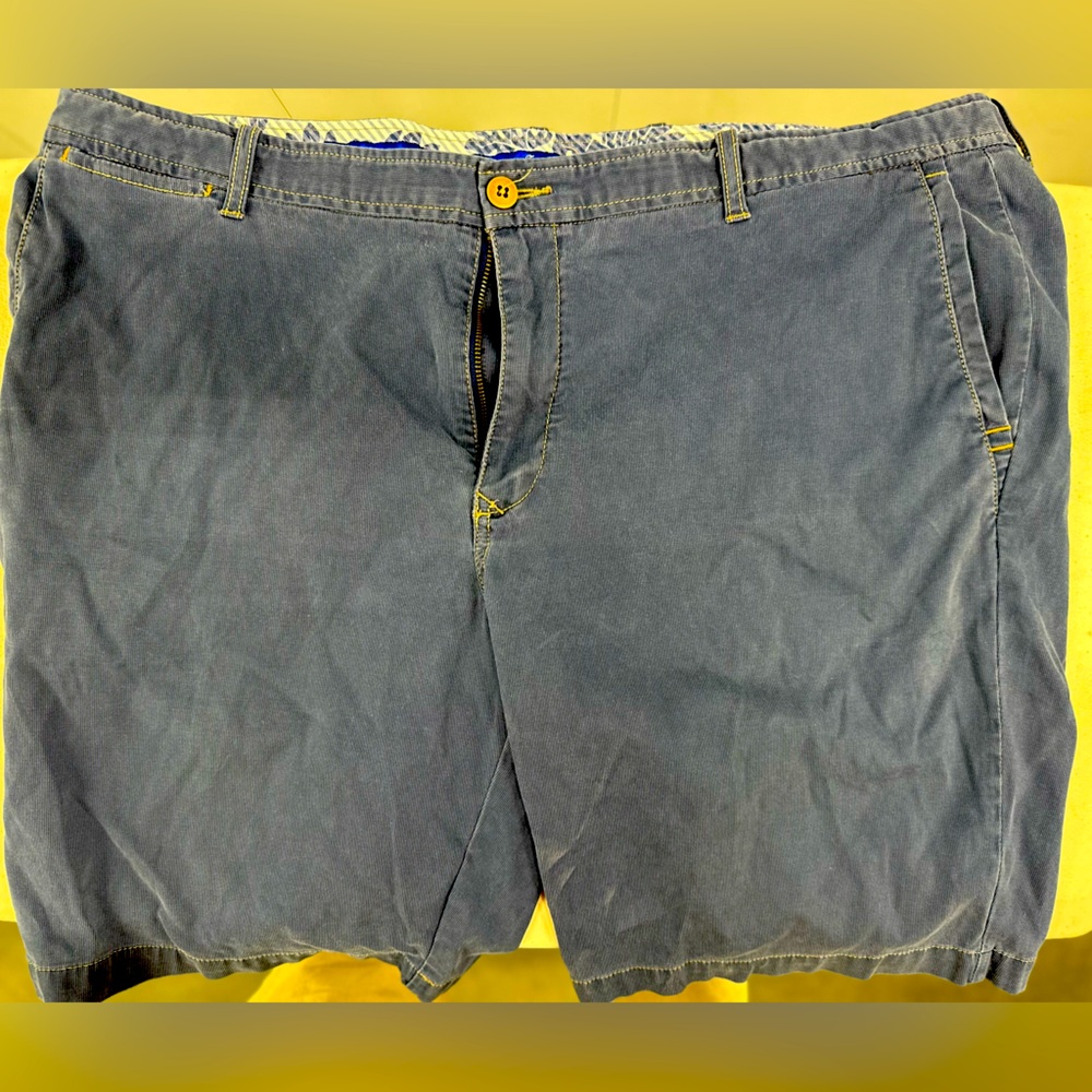 TOMMY BAHAMA SHORTS XL NAVY 10inc inseam